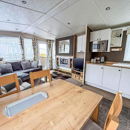 Brilliant Caravan With A Partial Sea View In Suffolk Ref 32026Az Lowestoft Εξωτερικό φωτογραφία