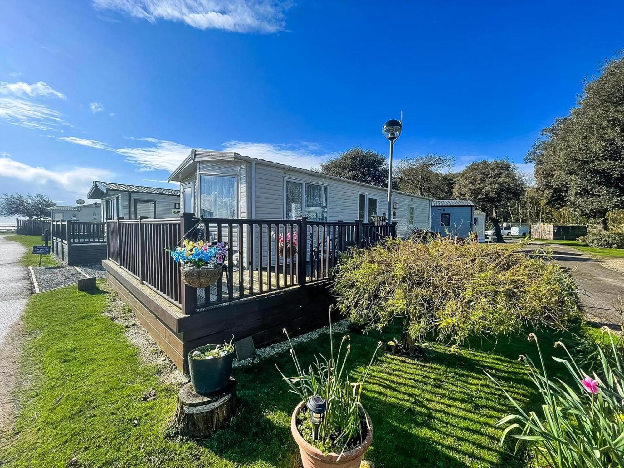 Brilliant Caravan With A Partial Sea View In Suffolk Ref 32026Az Lowestoft Εξωτερικό φωτογραφία