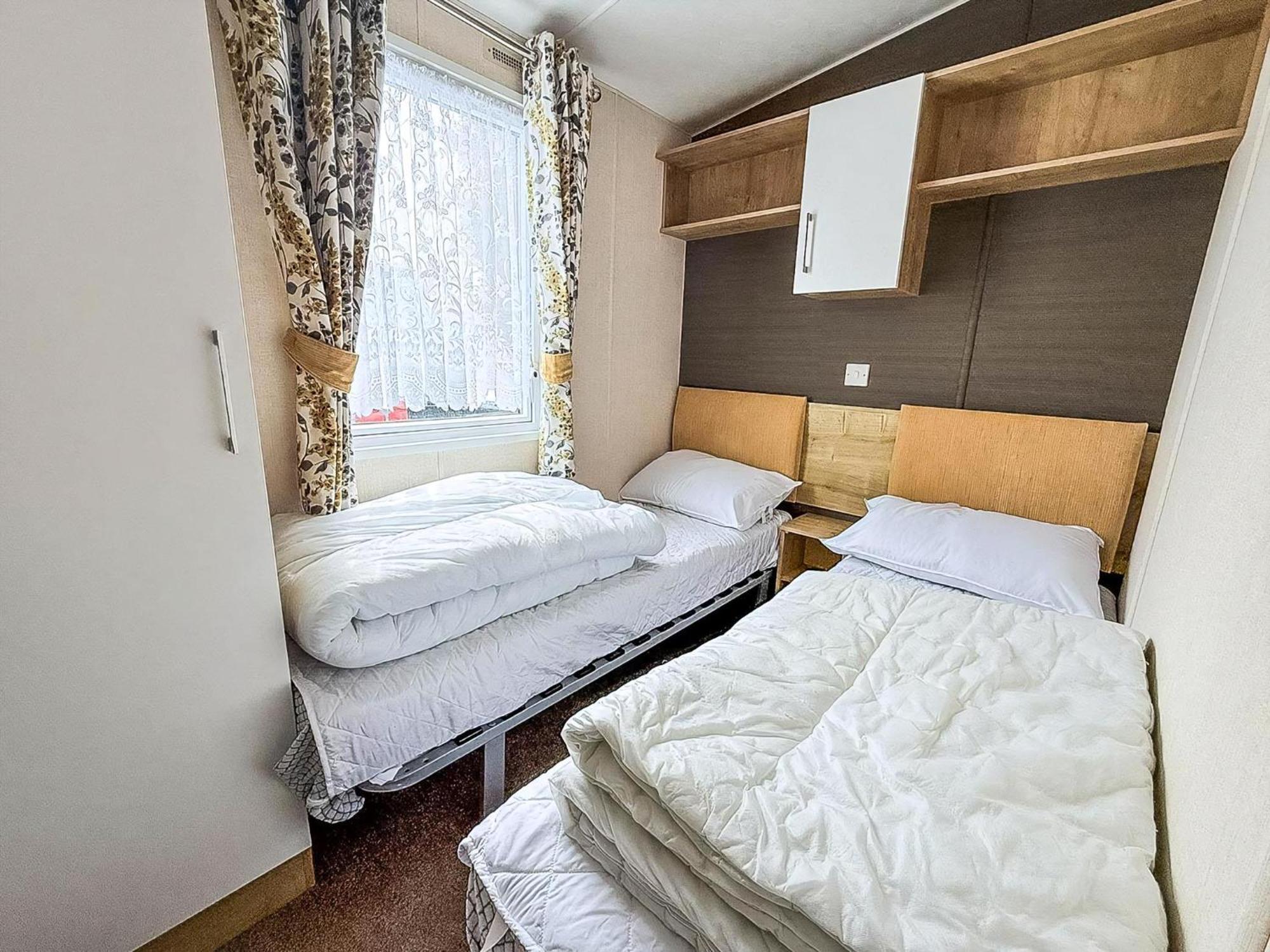 Brilliant Caravan With A Partial Sea View In Suffolk Ref 32026Az Lowestoft Εξωτερικό φωτογραφία