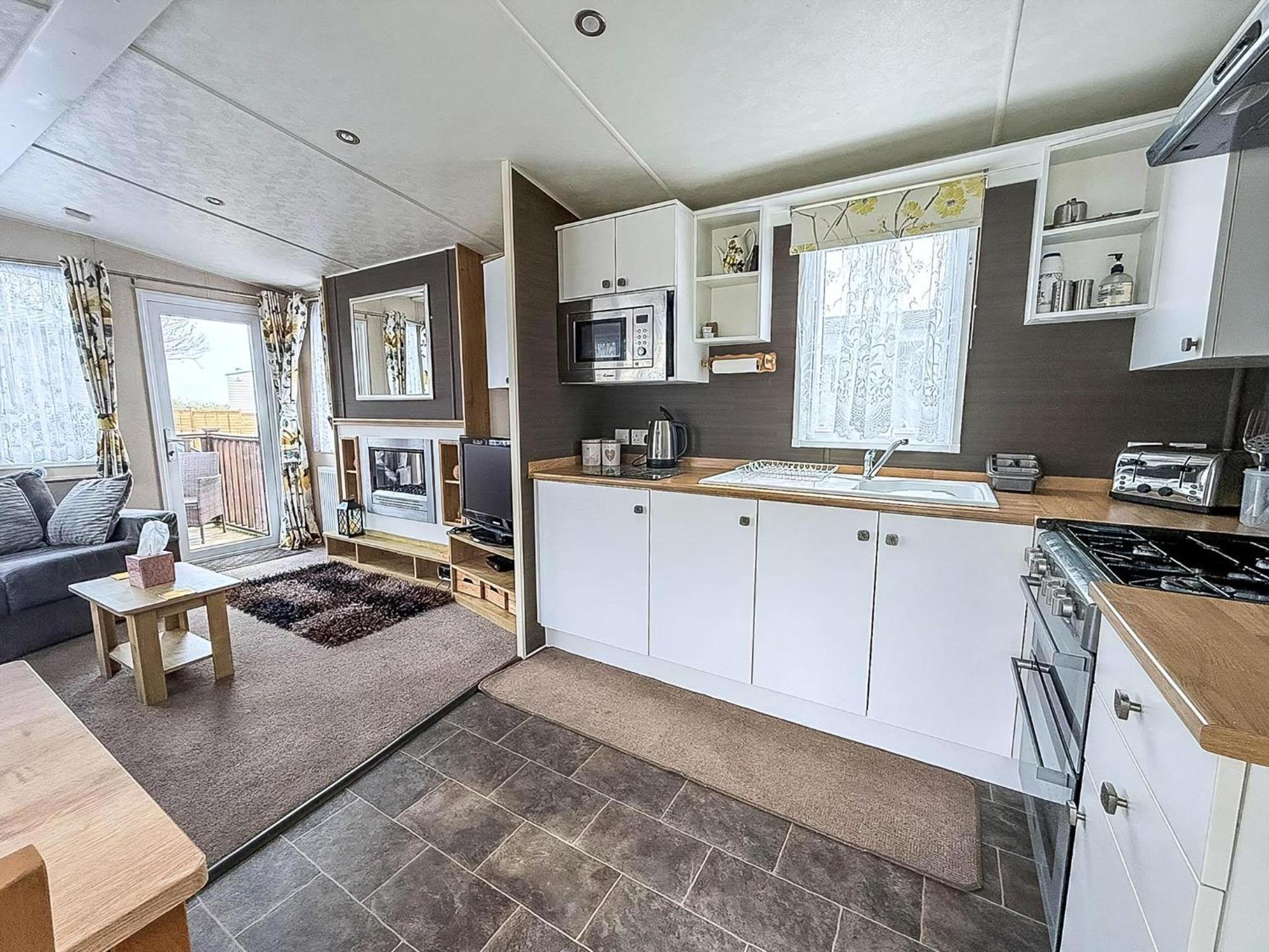 Brilliant Caravan With A Partial Sea View In Suffolk Ref 32026Az Lowestoft Εξωτερικό φωτογραφία
